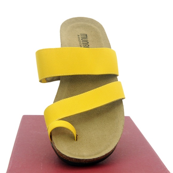 munro aries sandal